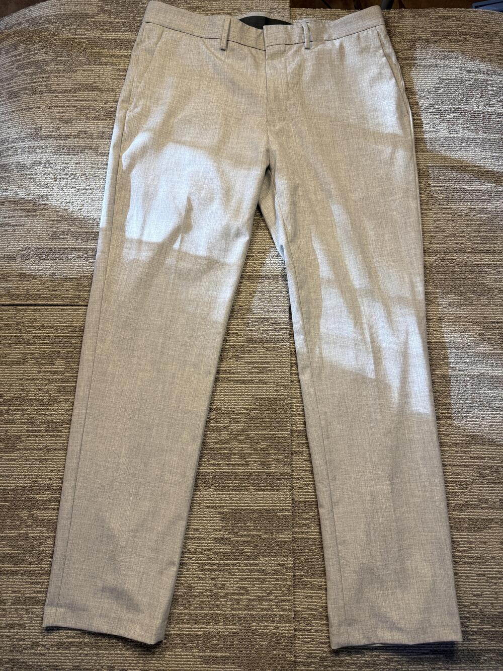 Haggar Dress Pants Mens 36x32 Gray Slim Fit Flat Front Tapered Leg Business